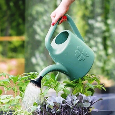 Záhradná kanvička KONI šalviová 4,5 l