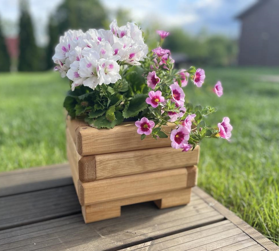 Drevený zahradný kvetináč AKSAMIT, pínia,  250x250x200