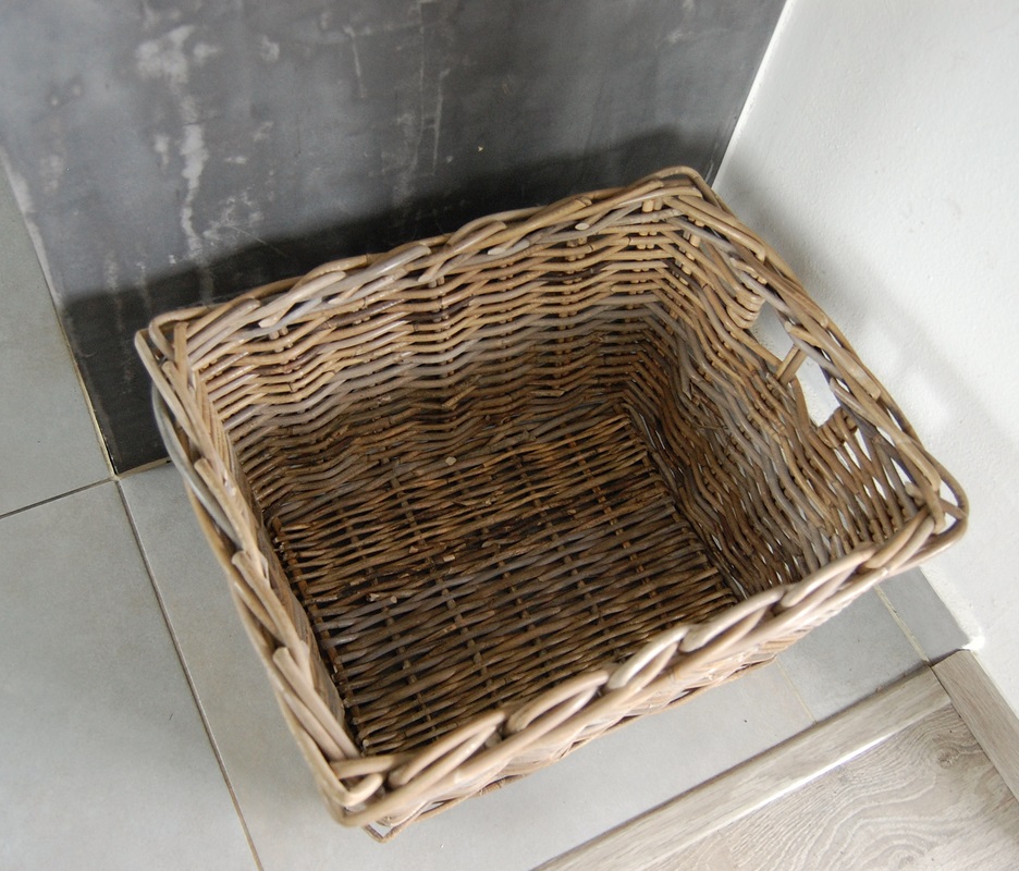 Ratanový KOŠ S UCHAMI, 34x24x20 cm