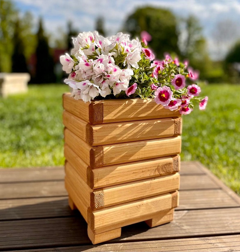 Drevený záhradný kvetináč AKSAMIT, pínia, 250x250x350