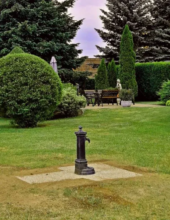 AZTE Vodovodný liatinový stĺpik s kohútikom DRAK, zelená patina